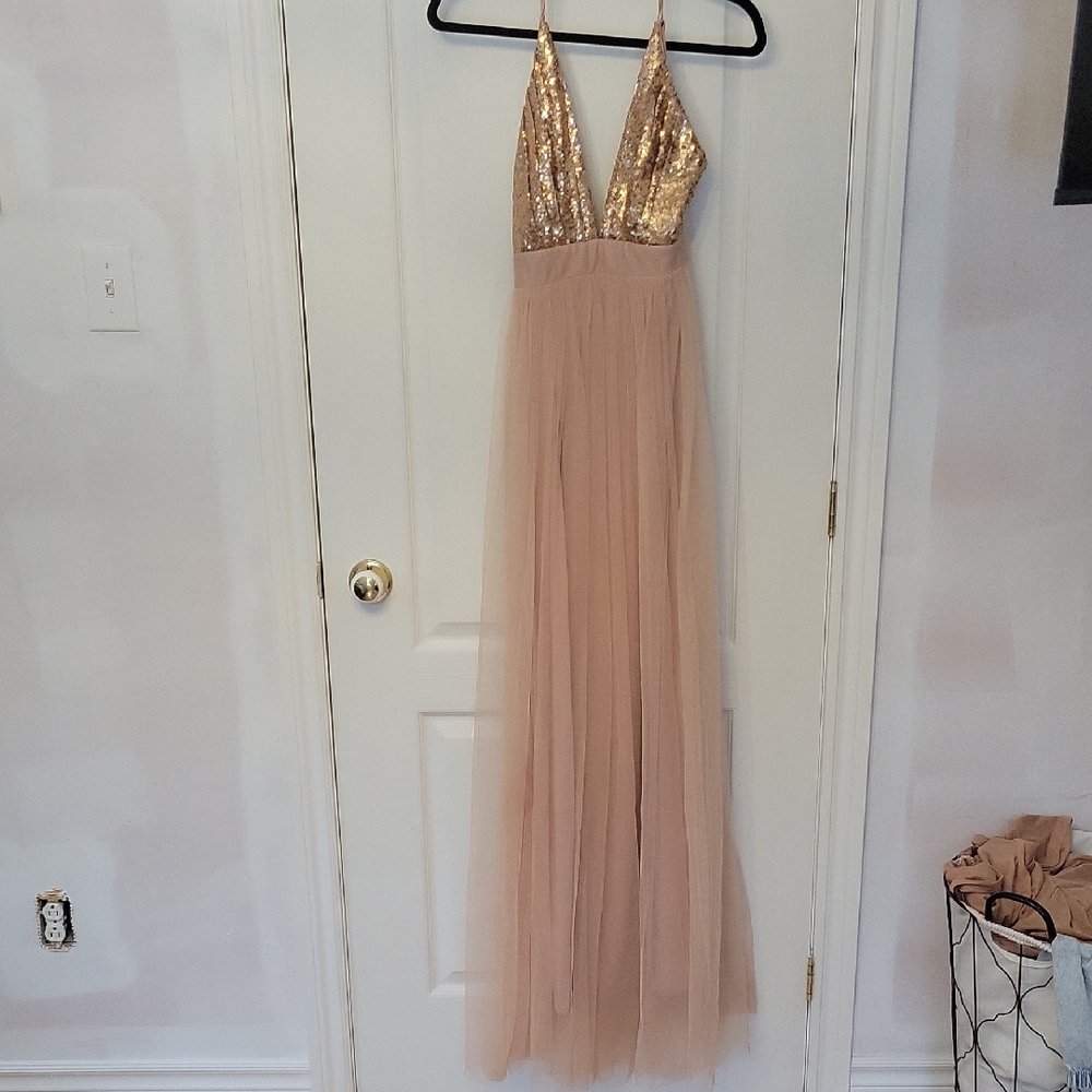 Elegant Backless Sequin Dress in Gold and Cream